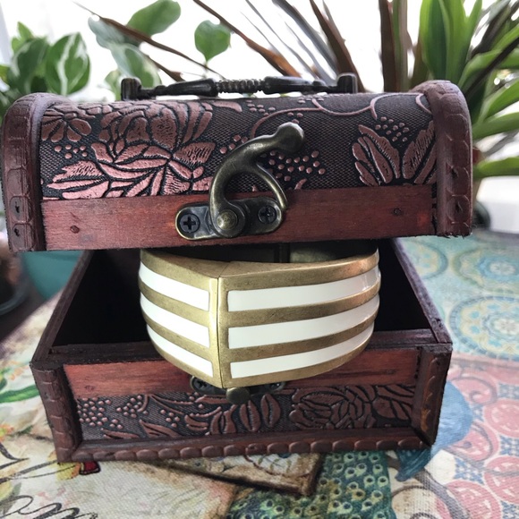 Matte Gold Hamptons Beach Vibe Bracelet - Picture 2 of 15